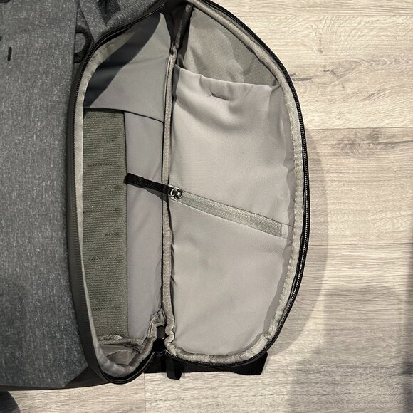 Peak Design Everyday Backpack V2, 20L, Charcoal - Picture 10 of 16